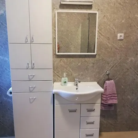 Viktor Διαμέρισμα *